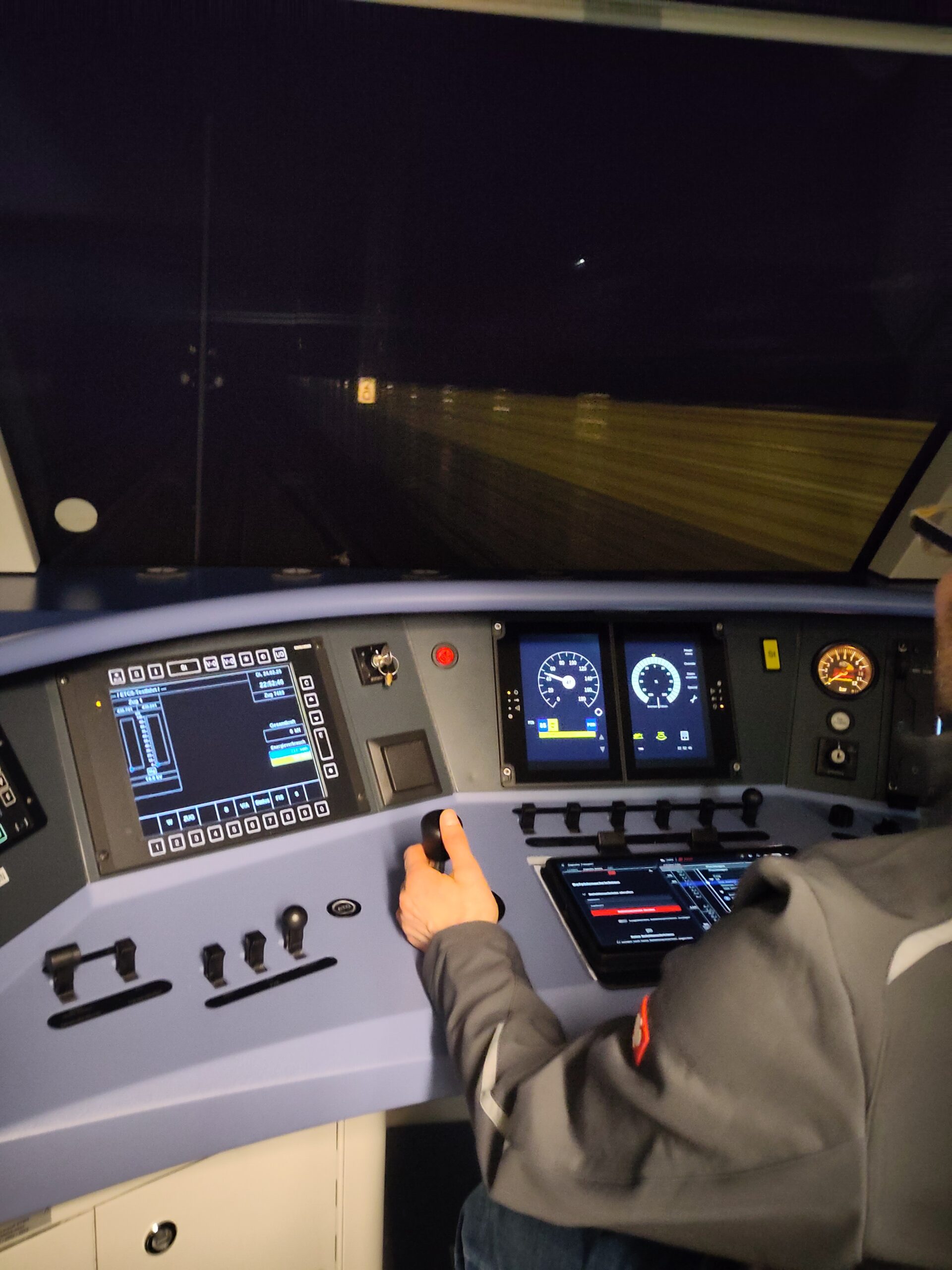 ( Foto v.l.n.r: Philipp Buchholz, Hanna Gutknecht und Lena Weithofer)